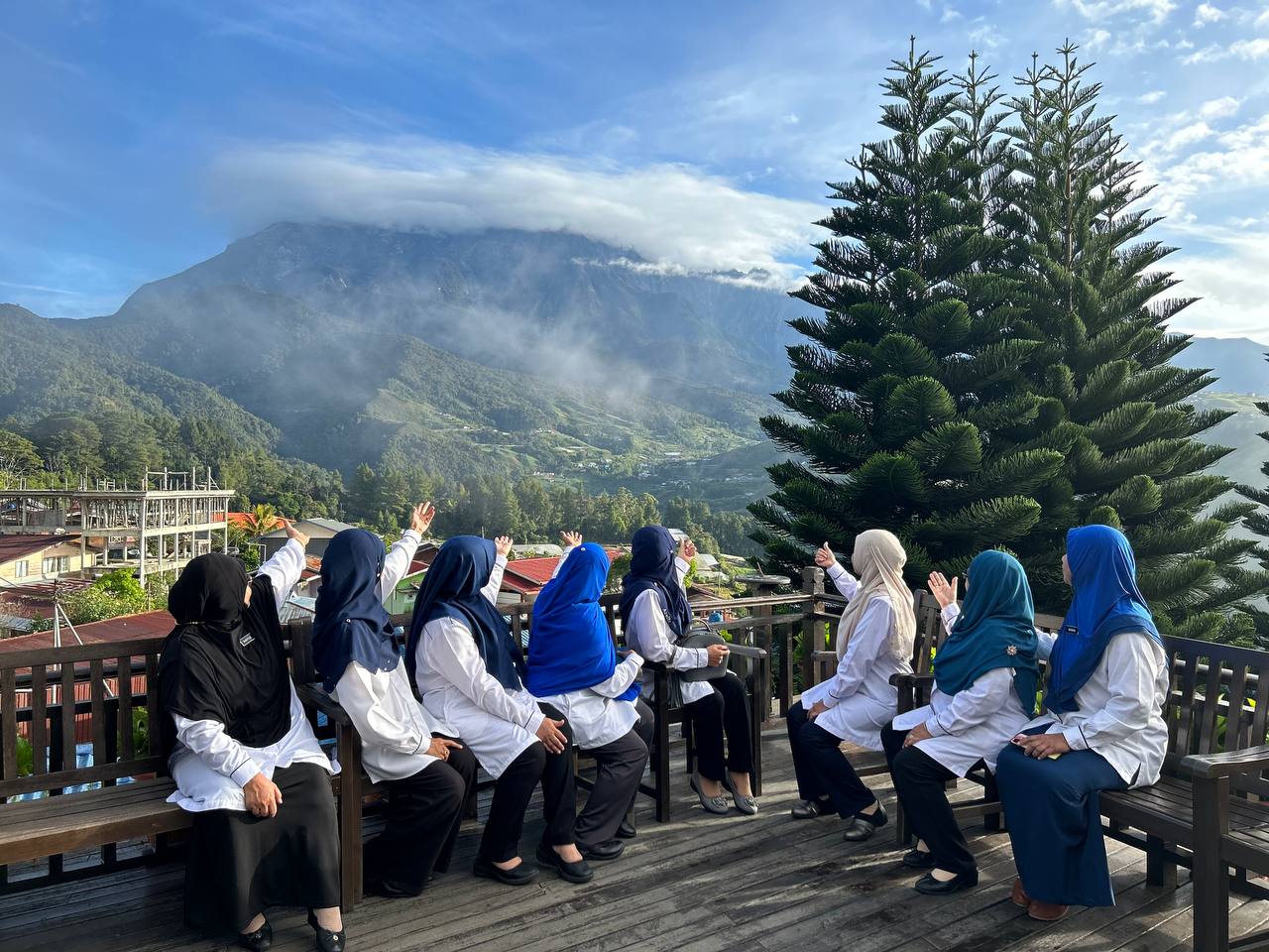 Group photo of ZFB Travel clients at Kota Kinabalu viewpoint.